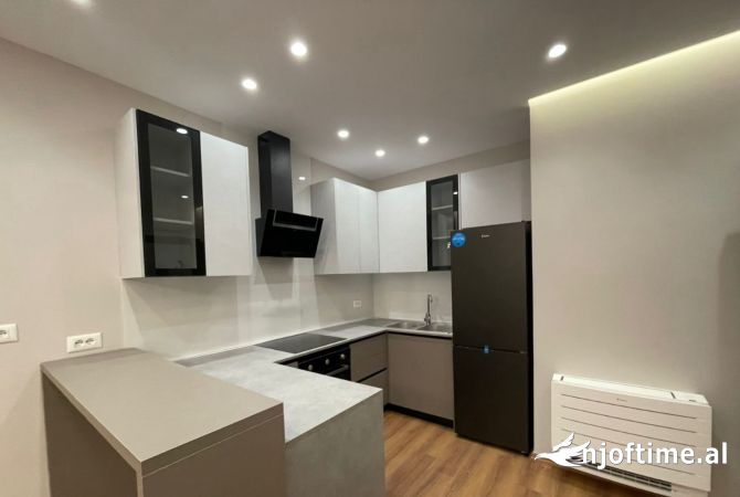 Shtepi me qera Apartament ne Tirane, 2+1, Mobilimi E mobiluar, Pagesa 830  Euro.