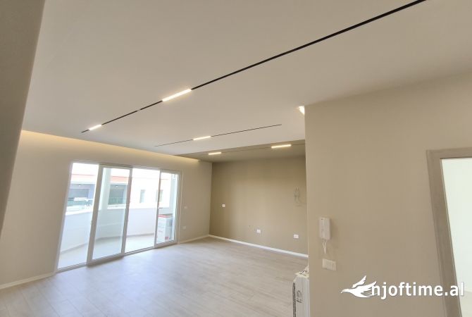 Jepet me qera apartament 2+1 River Residence