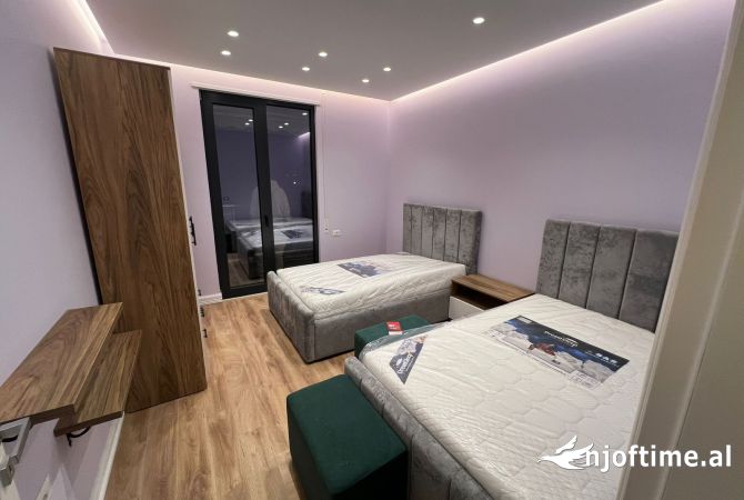 Shtepi me qera Apartament ne Tirane, 3+1, Mobilimi E mobiluar, Pagesa 1,000  Euro.