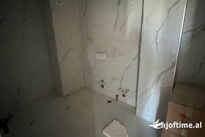Shtepi ne shitje Apartament ne Tirane, 1+1, Mobilimi Bosh, pa mobiluar, Pagesa 139,000  Euro.