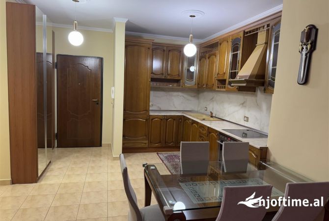 Shtepi me qera 2+1 ne Tirane - 1,000 Euro
