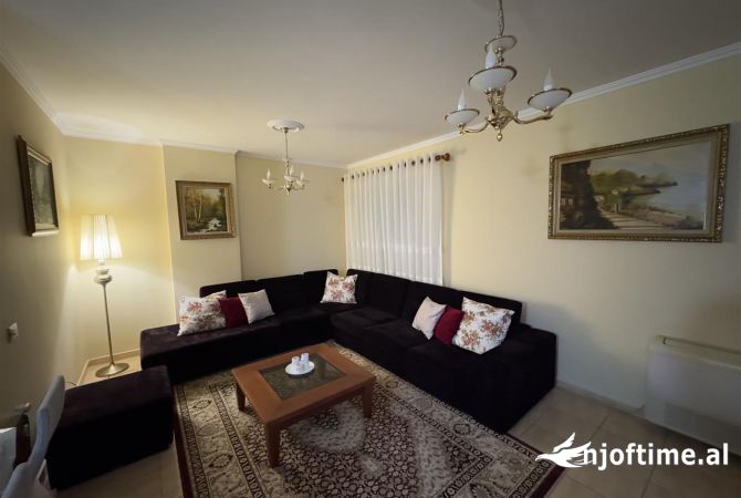 Shtepi me qera 2+1 ne Tirane - 1,000 Euro