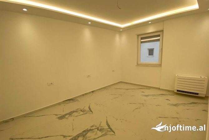 Shtepi me qera Apartament ne Tirane, 2+1, Mobilimi Bosh, pa mobiluar, Pagesa 1,100  Euro.
