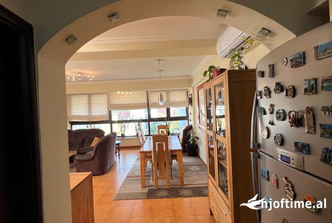 Shtepi ne shitje Duplex(shtepi me 2 kate) ne Tirane, 3+1, Mobilimi E mobiluar, Pagesa 287,000  Euro.