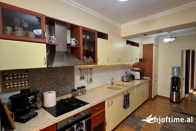 Shtepi ne shitje Duplex(shtepi me 2 kate) ne Tirane, 3+1, Mobilimi E mobiluar, Pagesa 287,000  Euro.