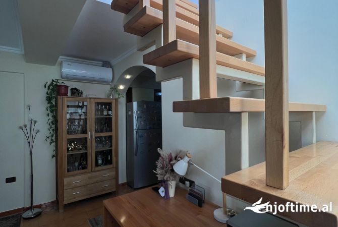 Shtepi ne shitje Duplex(shtepi me 2 kate) ne Tirane, 3+1, Mobilimi E mobiluar, Pagesa 287,000  Euro.