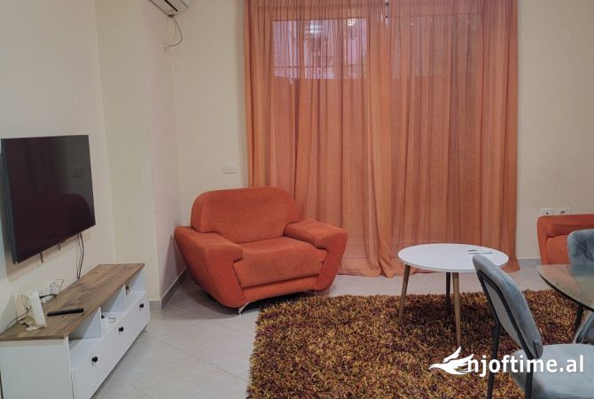 Shtepi me qera Apartament ne Tirane, 2+1, Mobilimi E mobiluar, Pagesa 550  Euro.