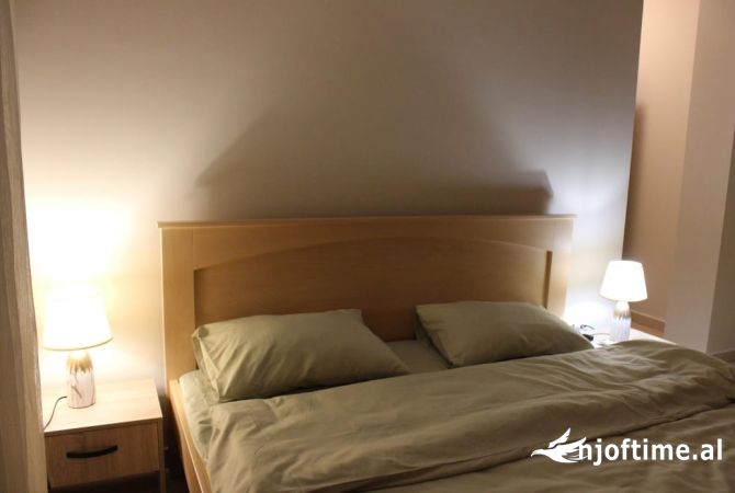 Shtepi me qera Apartament ne Tirane, 2+1, Mobilimi E mobiluar, Pagesa 700  Euro.