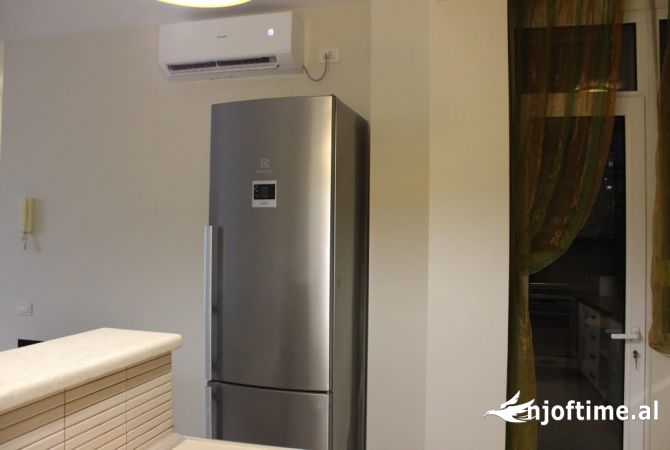 Shtepi me qera Apartament ne Tirane, 2+1, Mobilimi E mobiluar, Pagesa 700  Euro.