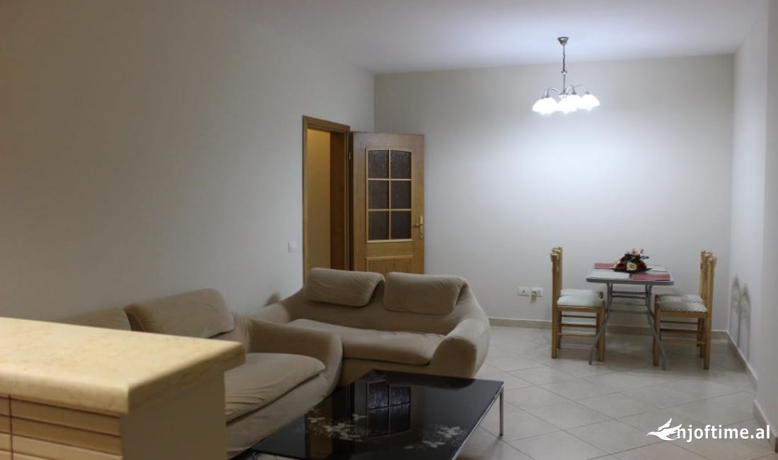 Shtepi me qera Apartament ne Tirane, 2+1, Mobilimi E mobiluar, Pagesa 700  Euro.