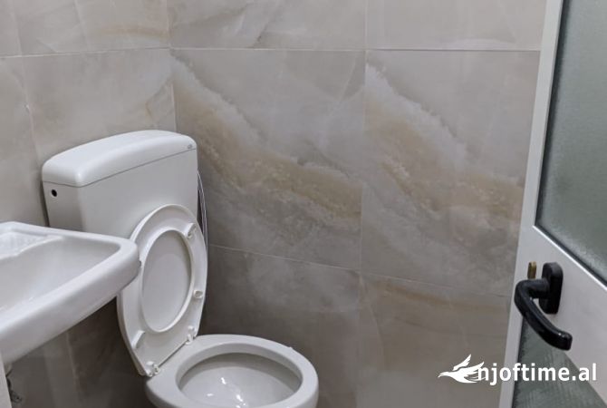 Shtepi me qera Apartament ne Tirane, 2+1, Mobilimi E mobiluar, Pagesa 450  Euro.