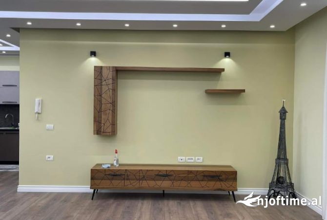 Shtepi me qera Apartament ne Tirane, 3+1, Mobilimi E mobiluar, Pagesa 650  Euro.