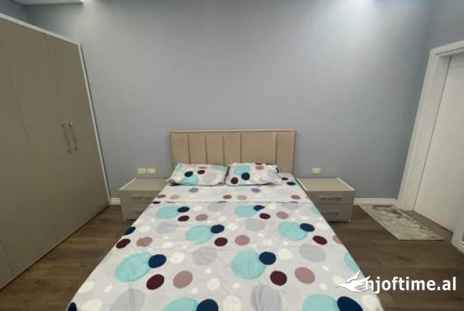 Shtepi me qera Apartament ne Tirane, 3+1, Mobilimi E mobiluar, Pagesa 650  Euro.