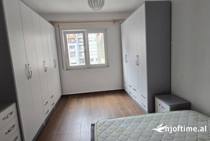 Shtepi me qera Apartament ne Tirane, 2+1, Mobilimi E mobiluar, Pagesa 450  Euro.