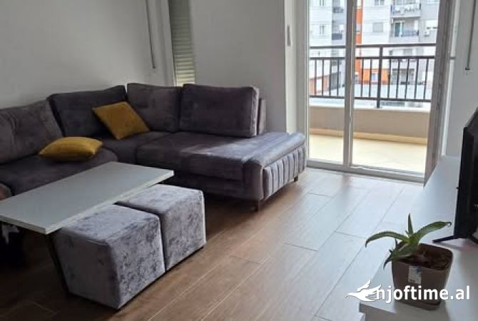 Shtepi me qera Apartament ne Tirane, 2+1, Mobilimi E mobiluar, Pagesa 450  Euro.