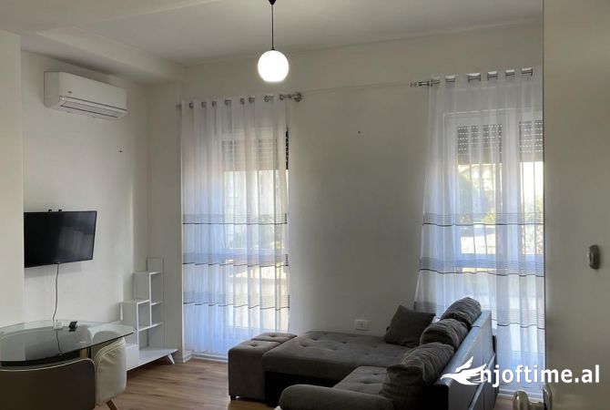 Shtepi me qera Apartament ne Tirane, 1+1, Mobilimi E mobiluar, Pagesa 500  Euro.