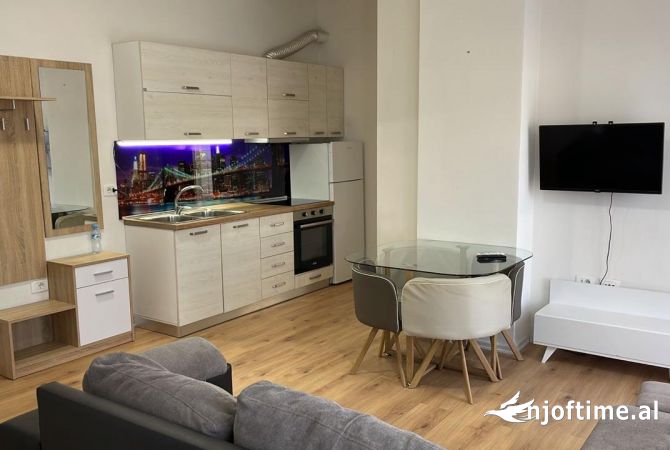 Shtepi me qera Apartament ne Tirane, 1+1, Mobilimi E mobiluar, Pagesa 500  Euro.