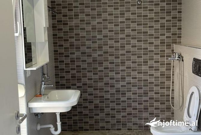 Shtepi me qera Apartament ne Tirane, 1+1, Mobilimi E mobiluar, Pagesa 500  Euro.