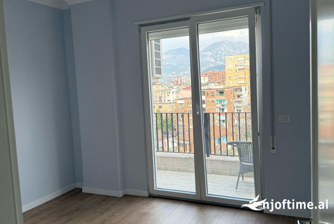 Shtepi me qera Apartament ne Tirane, 3+1, Mobilimi Pjeserisht e mobiluar, Pagesa 650  Euro.