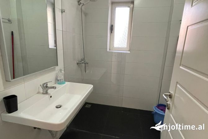 Shtepi me qera Apartament ne Tirane, 1+1, Mobilimi E mobiluar, Pagesa 540  Euro.