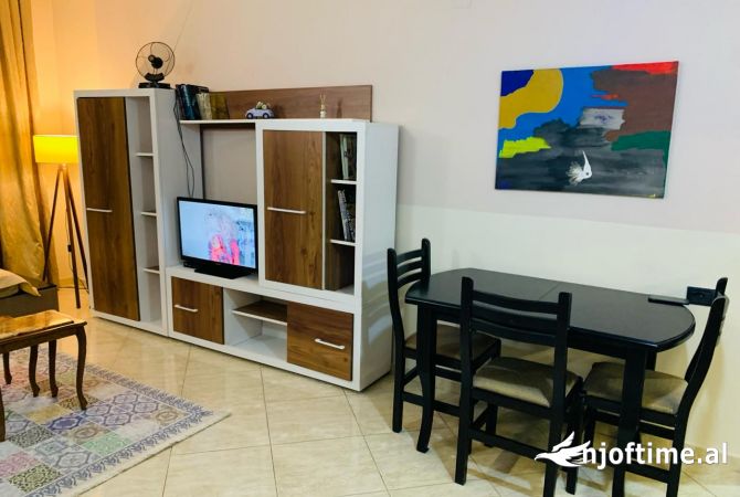 Shtepi me qera Apartament ne Tirane, 1+1, Mobilimi E mobiluar, Pagesa 550  Euro.