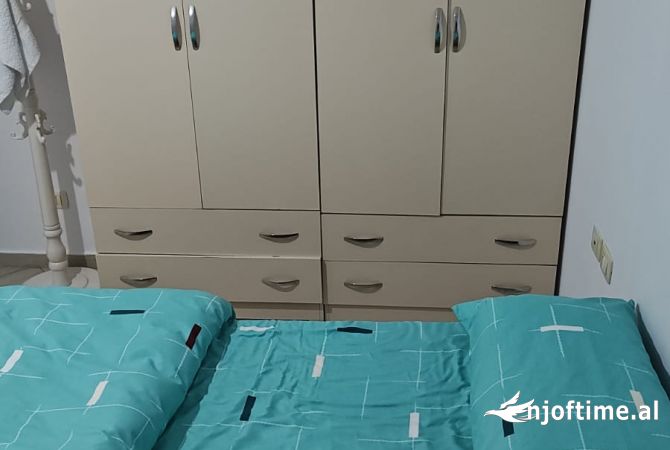 Shtepi me qera Apartament ne Tirane, 1+1, Mobilimi E mobiluar, Pagesa 400  Euro.