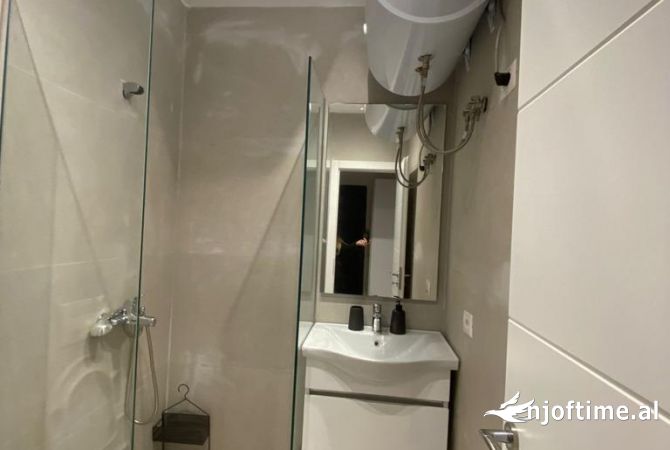 Shtepi me qera Apartament ne Tirane, 2+1, Mobilimi E mobiluar, Pagesa 640  Euro.