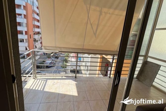 Shtepi me qera Apartament ne Tirane, 2+1, Mobilimi E mobiluar, Pagesa 500  Euro.