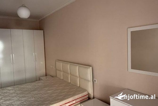 Shtepi me qera Apartament ne Tirane, 2+1, Mobilimi E mobiluar, Pagesa 450  Euro.