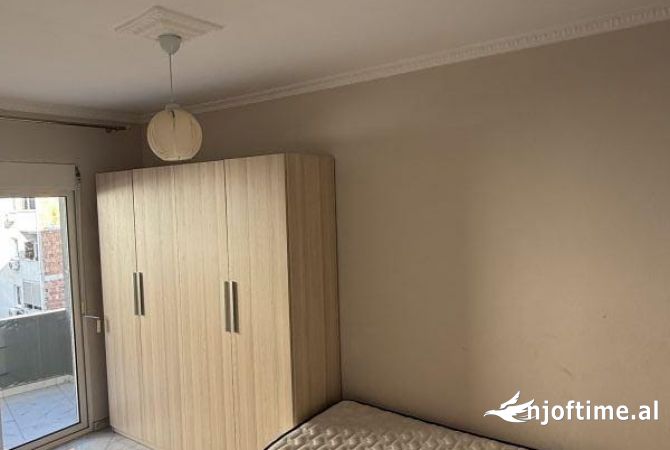 Shtepi me qera Apartament ne Tirane, 2+1, Mobilimi E mobiluar, Pagesa 450  Euro.
