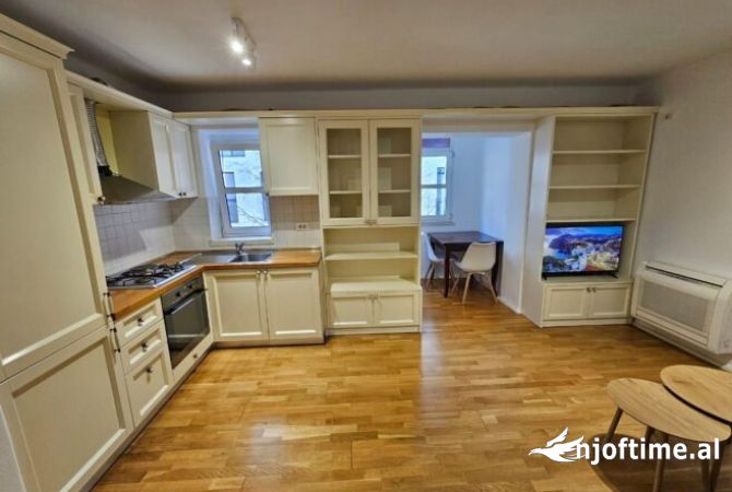 Shtepi me qera Apartament ne Tirane, 1+1, Mobilimi E mobiluar, Pagesa 500  Euro.