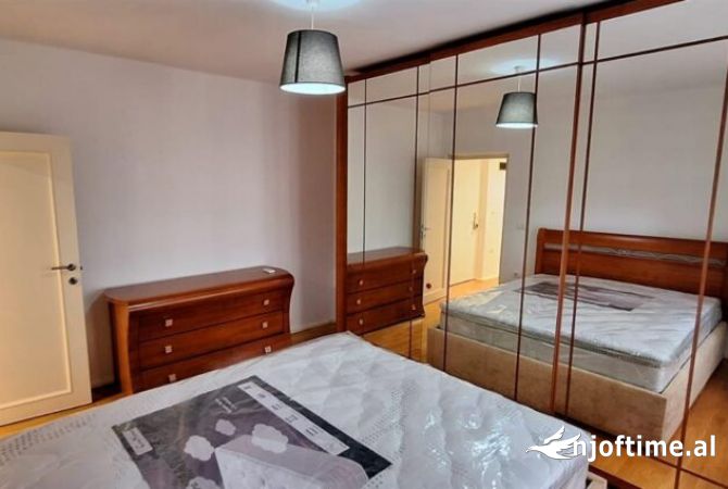 Shtepi me qera Apartament ne Tirane, 1+1, Mobilimi E mobiluar, Pagesa 500  Euro.