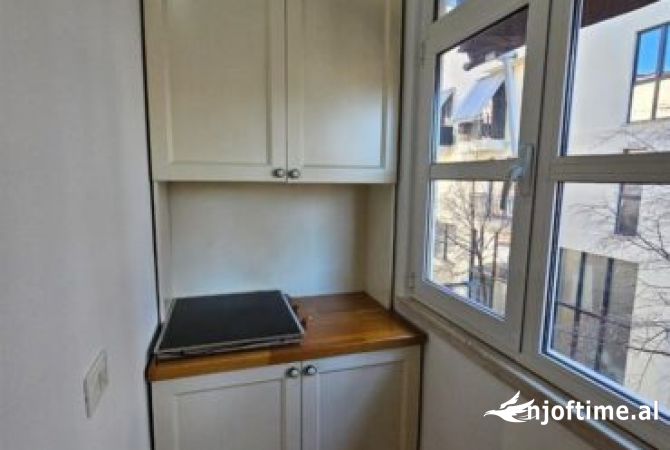 Shtepi me qera Apartament ne Tirane, 1+1, Mobilimi E mobiluar, Pagesa 500  Euro.