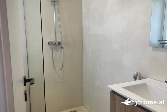 Shtepi me qera Shtepi Private ne Tirane, 1+1, Mobilimi E mobiluar, Pagesa 450  Euro.