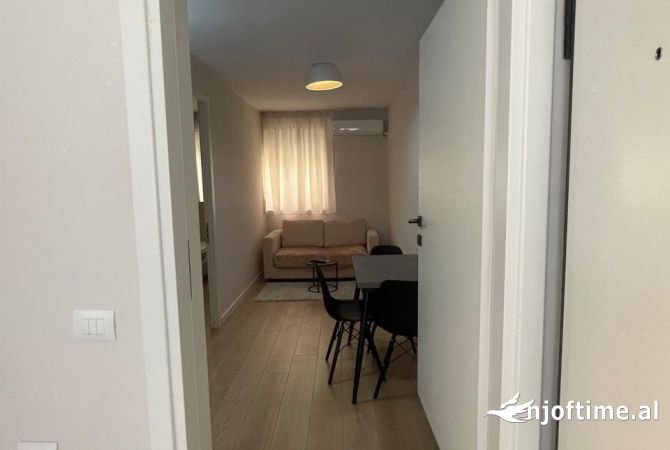 Shtepi me qera Shtepi Private ne Tirane, 1+1, Mobilimi E mobiluar, Pagesa 450  Euro.