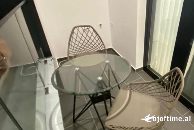 Shtepi me qera Apartament ne Tirane, 1+1, Mobilimi E mobiluar, Pagesa 800  Euro.