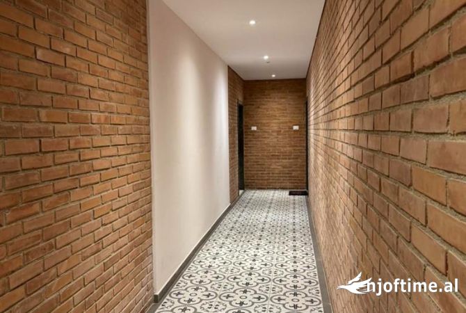 Shtepi ne shitje Apartament ne Tirane, 2+1, Mobilimi Bosh, pa mobiluar, Pagesa 165,000  Euro.