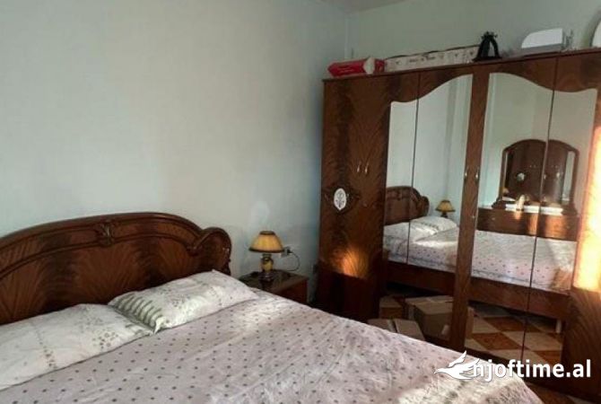 Shtepi me qera Apartament ne Tirane, 2+1, Mobilimi E mobiluar, Pagesa 500  Euro.