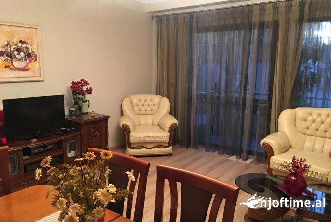 Shtepi me qera Apartament ne Tirane, 1+1, Mobilimi E mobiluar, Pagesa 500  Euro.