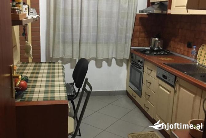 Shtepi me qera Apartament ne Tirane, 1+1, Mobilimi E mobiluar, Pagesa 500  Euro.