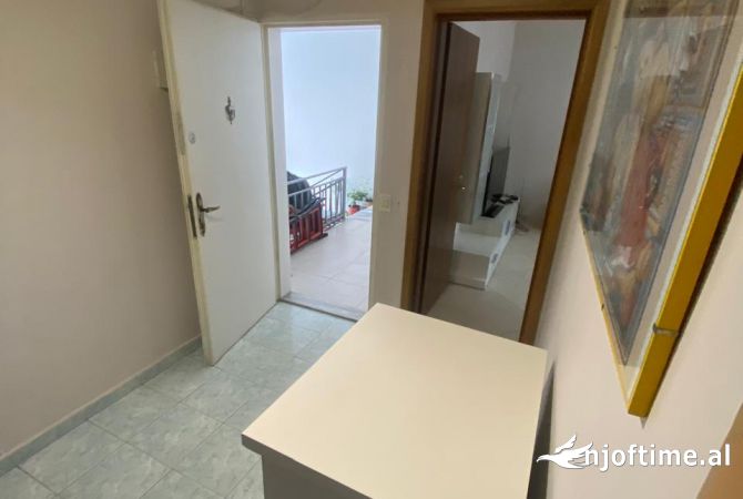 Shtepi me qera Apartament ne Tirane, 1+1, Mobilimi E mobiluar, Pagesa 450  Euro.