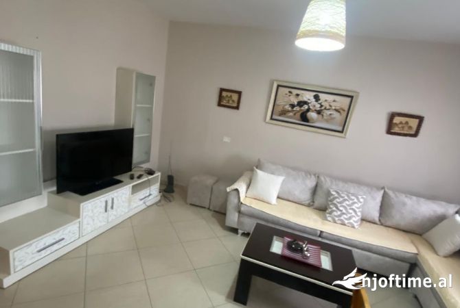 Shtepi me qera 1+1 ne Tirane - 450 Euro