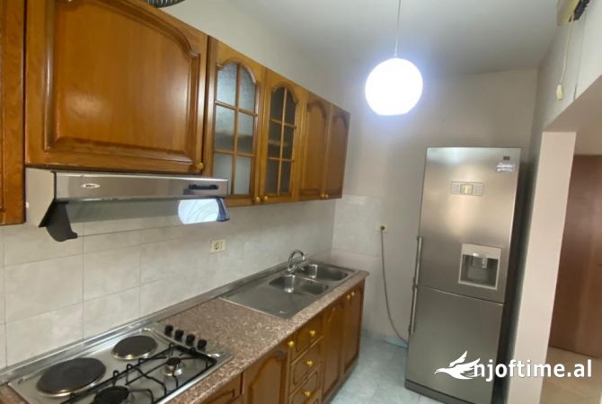 Shtepi me qera Apartament ne Tirane, 1+1, Mobilimi E mobiluar, Pagesa 450  Euro.