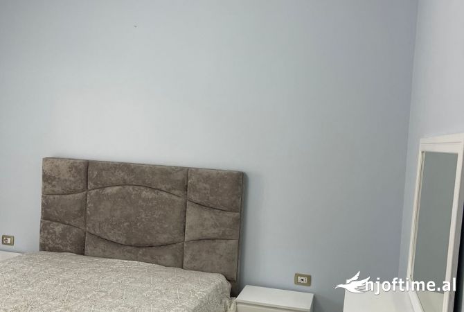 Shtepi me qera Shtepi Private ne Tirane, 2+1, Mobilimi E mobiluar, Pagesa 400  Euro.