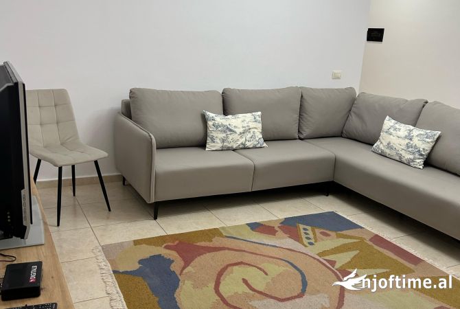 Shtepi me qera Apartament ne Tirane, 2+1, Mobilimi E mobiluar, Pagesa 630  Euro.