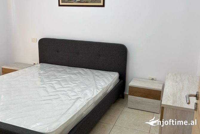 Shtepi me qera Apartament ne Tirane, 2+1, Mobilimi E mobiluar, Pagesa 630  Euro.