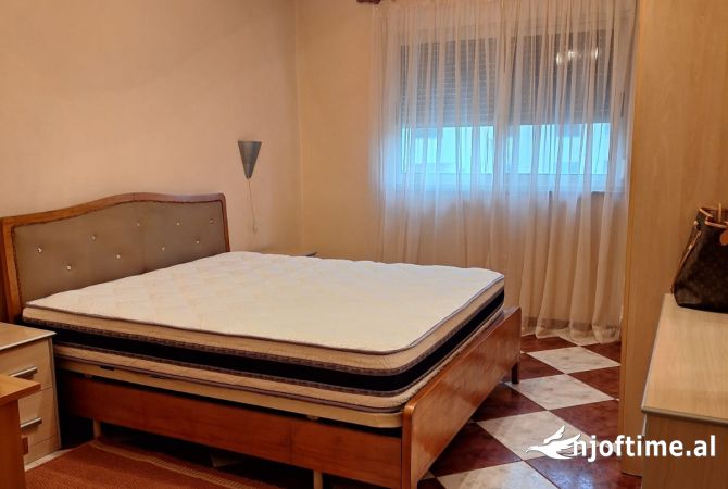 Shtepi me qera Apartament ne Tirane, 2+1, Mobilimi E mobiluar, Pagesa 550  Euro.