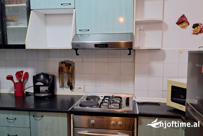 Shtepi me qera Apartament ne Tirane, 2+1, Mobilimi E mobiluar, Pagesa 550  Euro.
