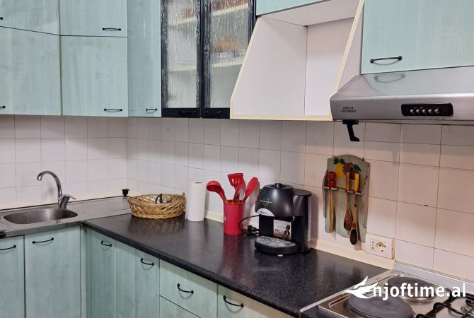 Shtepi me qera Apartament ne Tirane, 2+1, Mobilimi E mobiluar, Pagesa 550  Euro.
