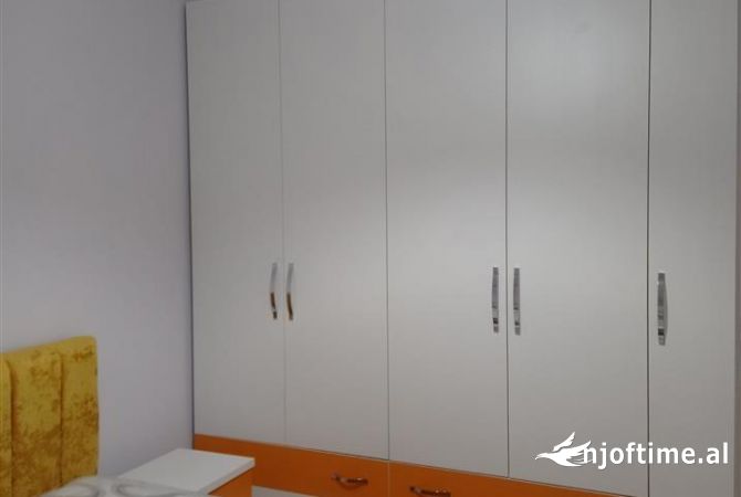 Shtepi me qera Apartament ne Tirane, 2+1, Mobilimi E mobiluar, Pagesa 430  Euro.
